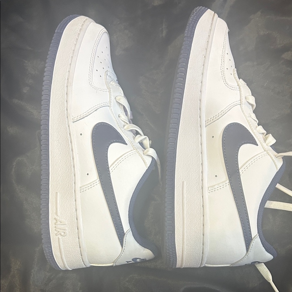 Nike Men's White and Navy Sneakers